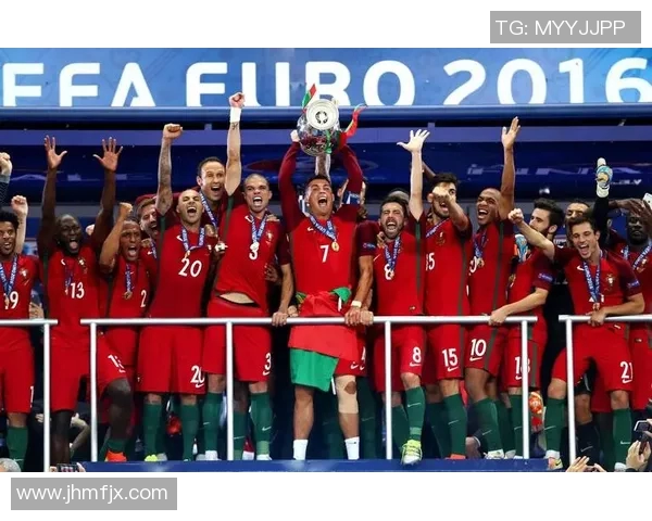 足球明星转会盛典精彩瞬间回顾与新球队亮相照片分享