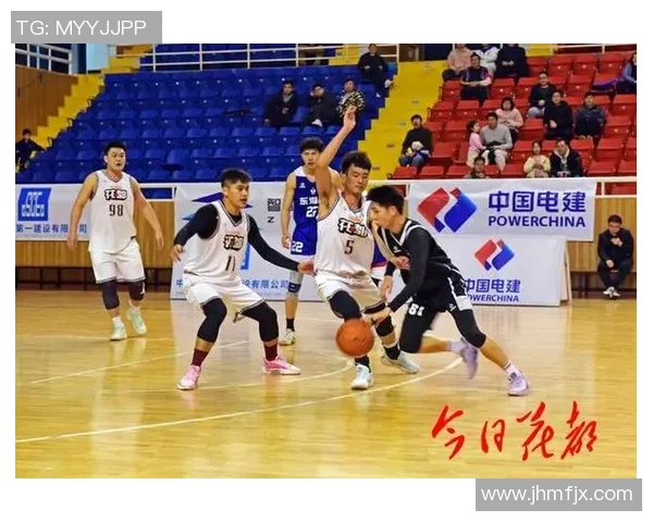 足球巨星亲临NBA赛场现场观战感受篮球魅力与激情对决